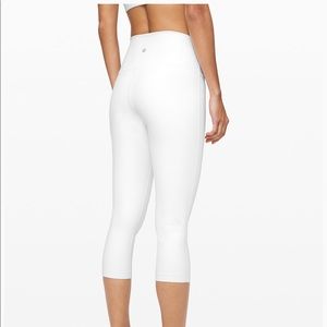 💕Lululemon WU Reversible White Crop💕 NWOT RARE 6